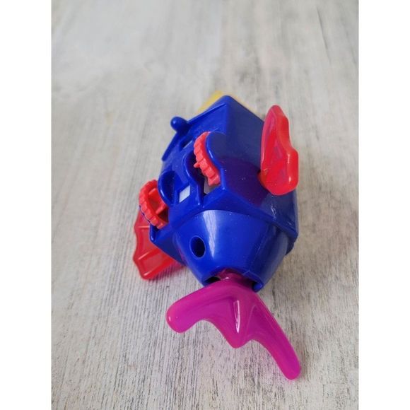 McDonald's 2000 Tiger Electronics aquaroid fish toy figure - Picture 4 of 4